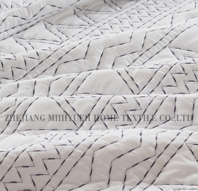 Solid Microfiber Embroidery Quilt White fabric Dark blue Line