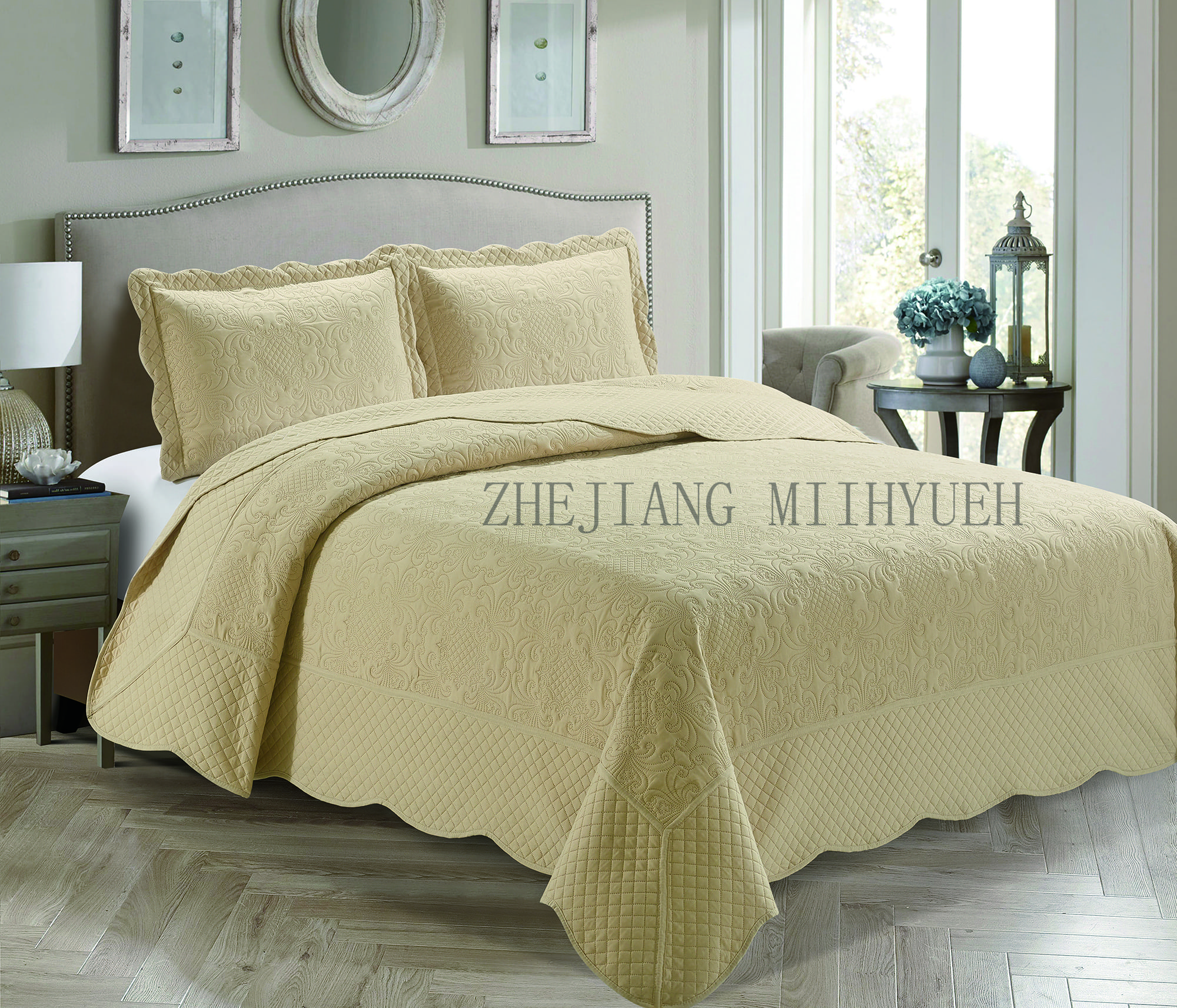 Solid Microfiber Ultrasonic Quilt with Border