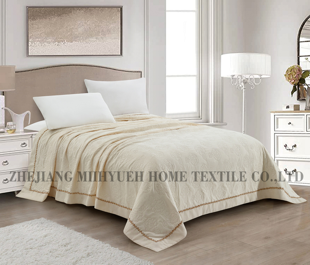 9cm Wide Border Solid Microfiber Pinsonic Quilt with lace