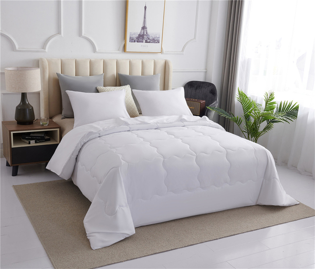 White Microfiber Stitching Comforter 