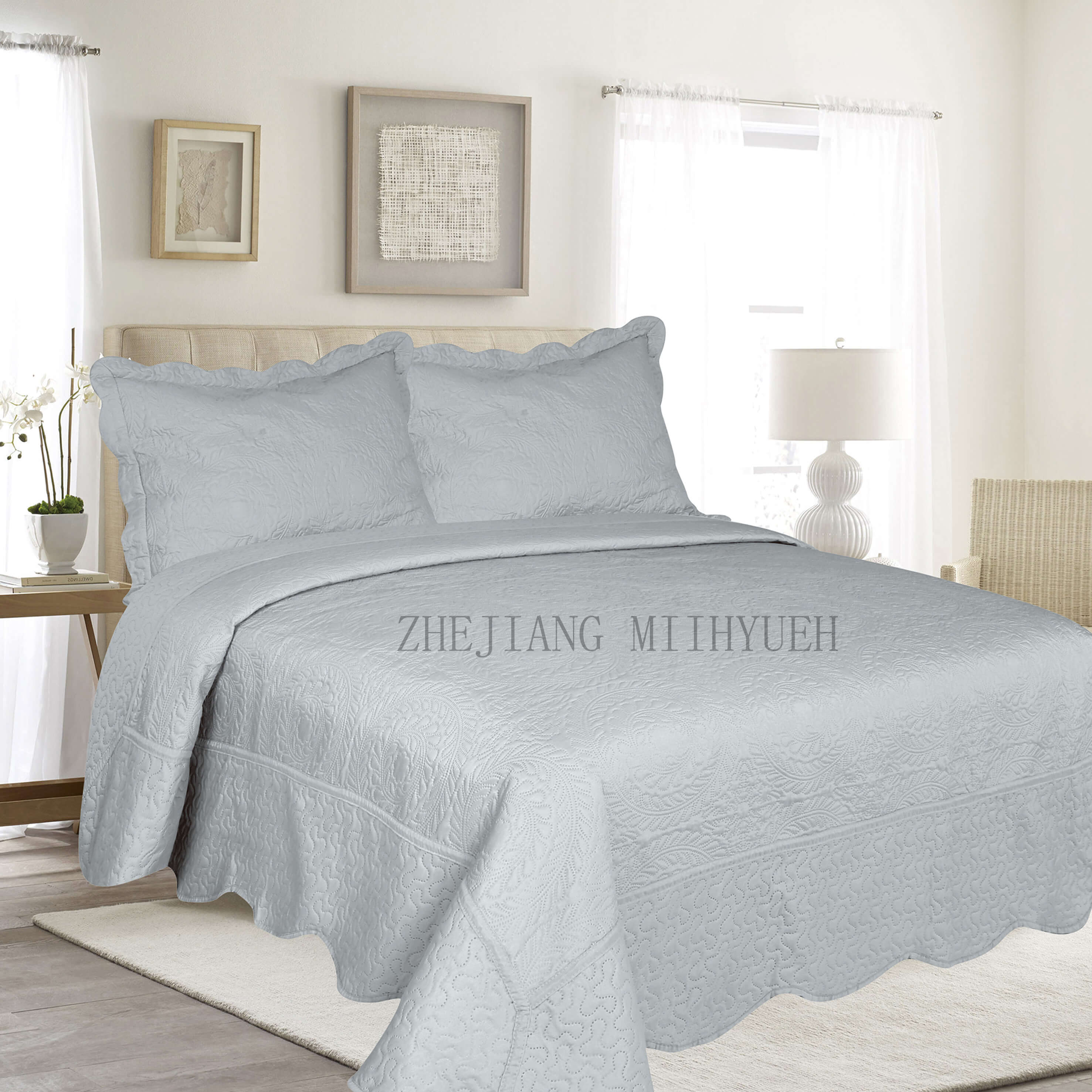 Solid Microfiber Ultrasonic Quilt with Border