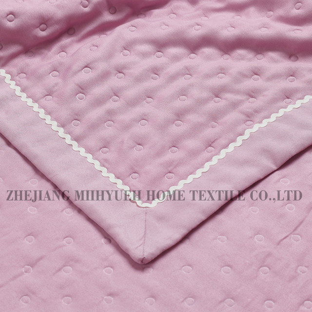 5cm Wide Border Solid Microfiber Pinsonic Quilt with solid lace