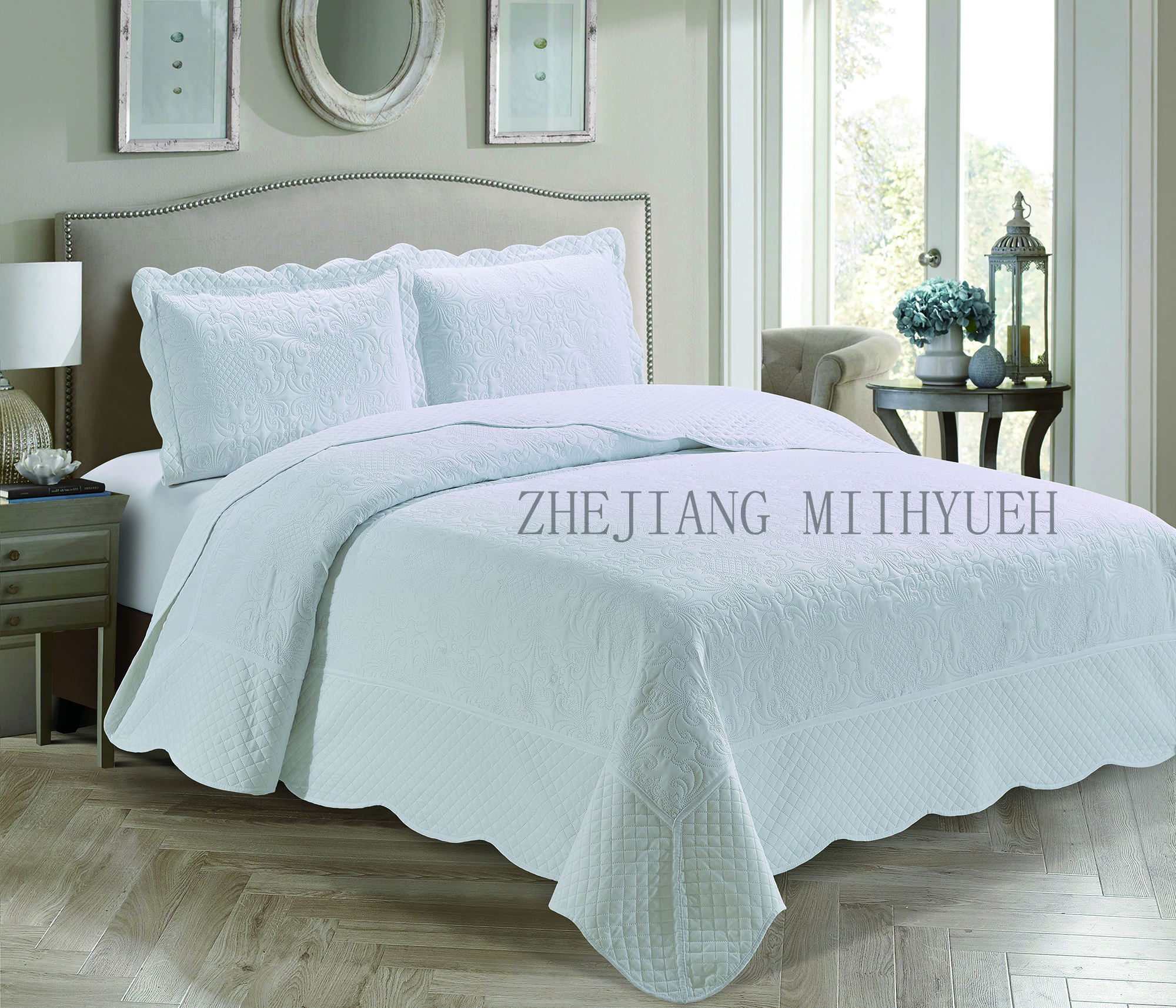 Solid Microfiber Ultrasonic Quilt with Border
