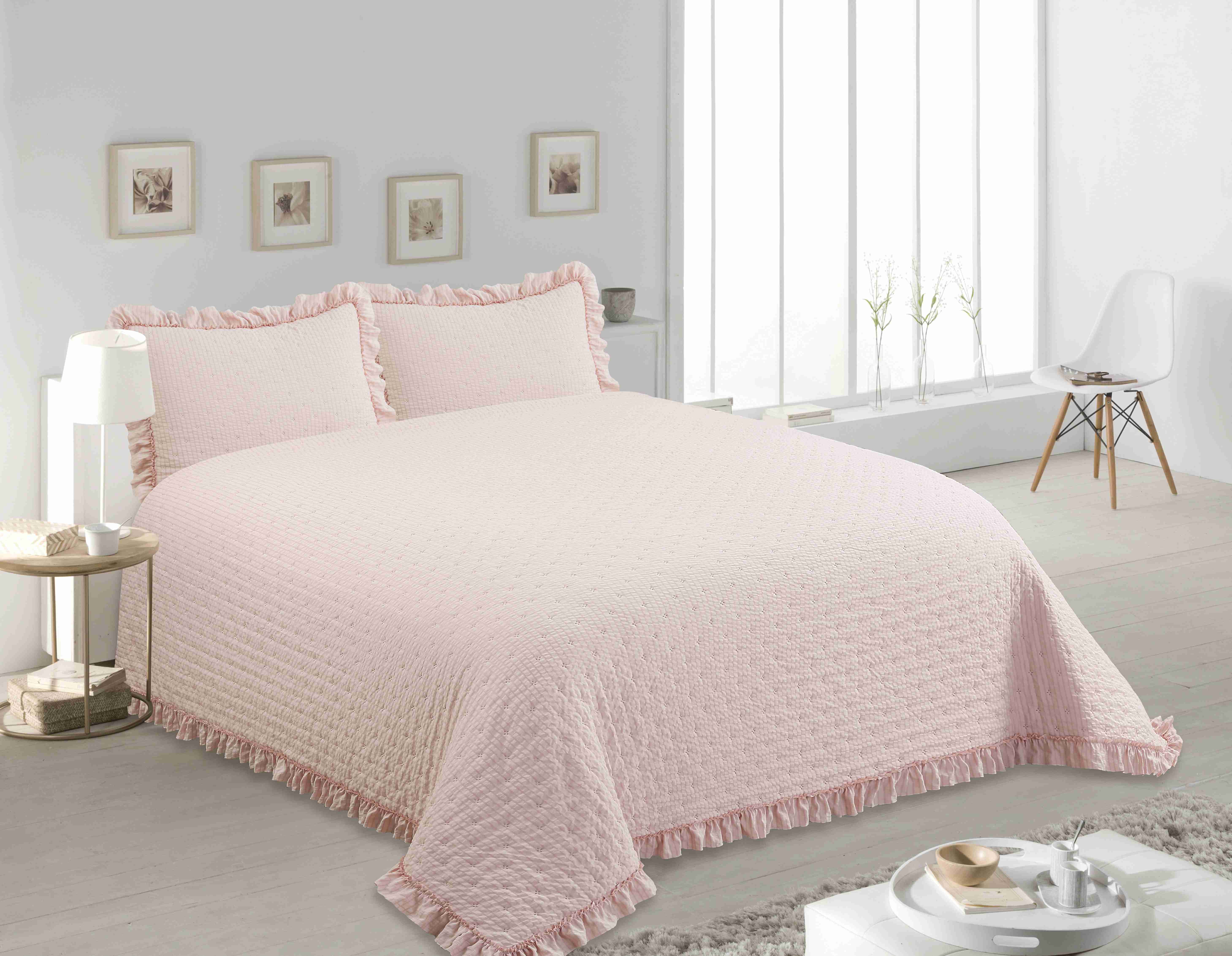 Seersucker Ultrasonic Quilt with Ruffle Edges
