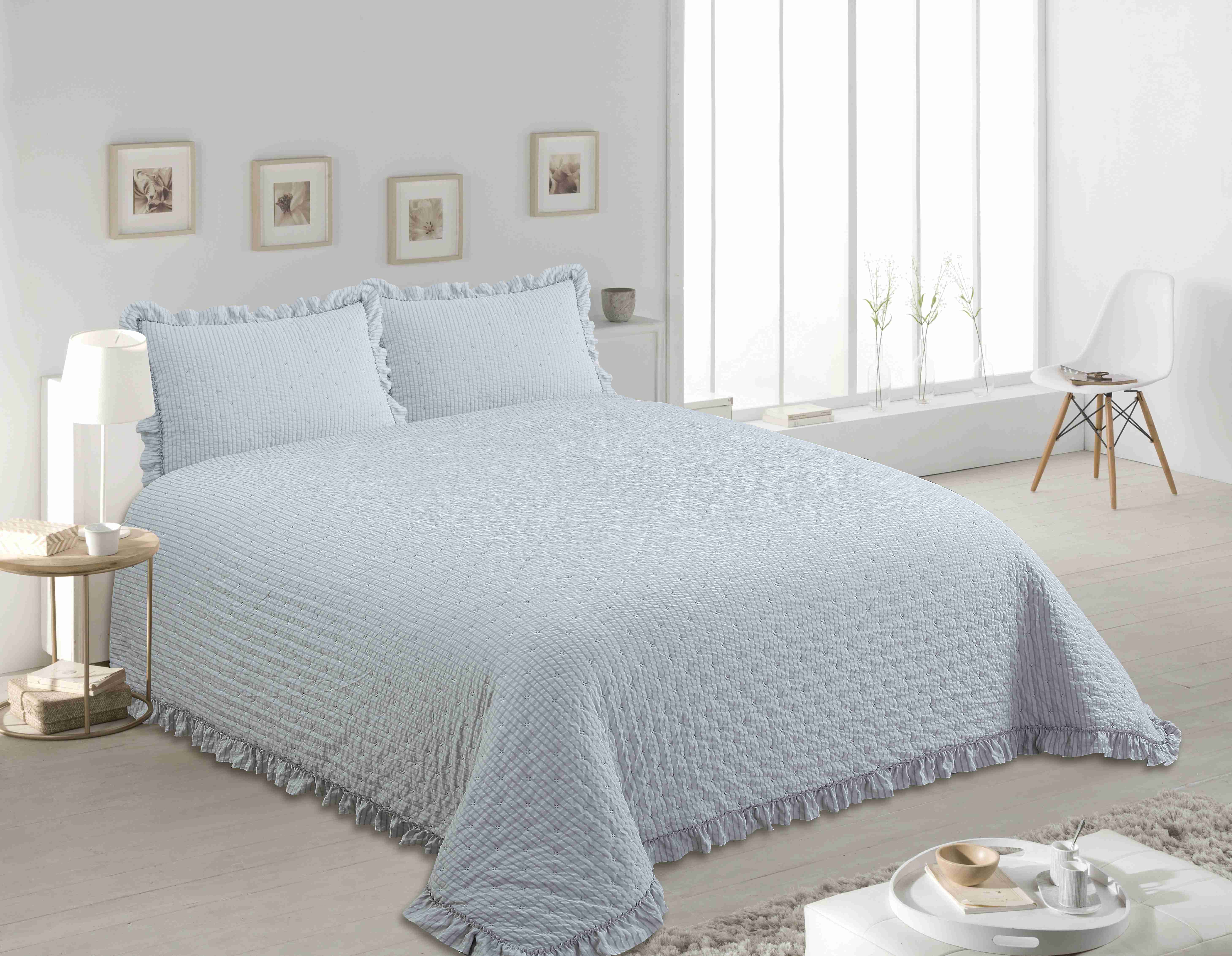 Seersucker Ultrasonic Quilt with Ruffle Edges