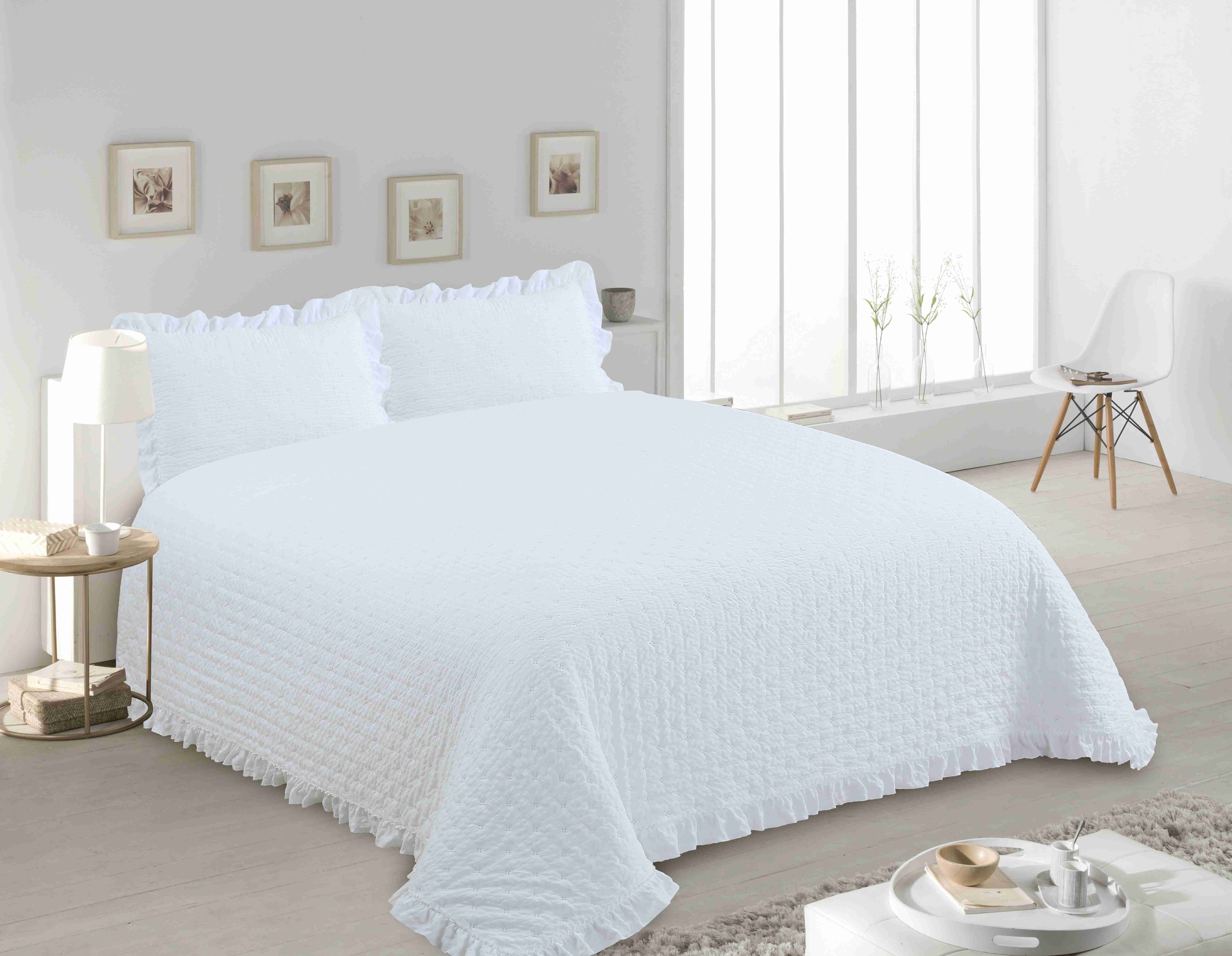 Seersucker Ultrasonic Quilt with Ruffle Edges