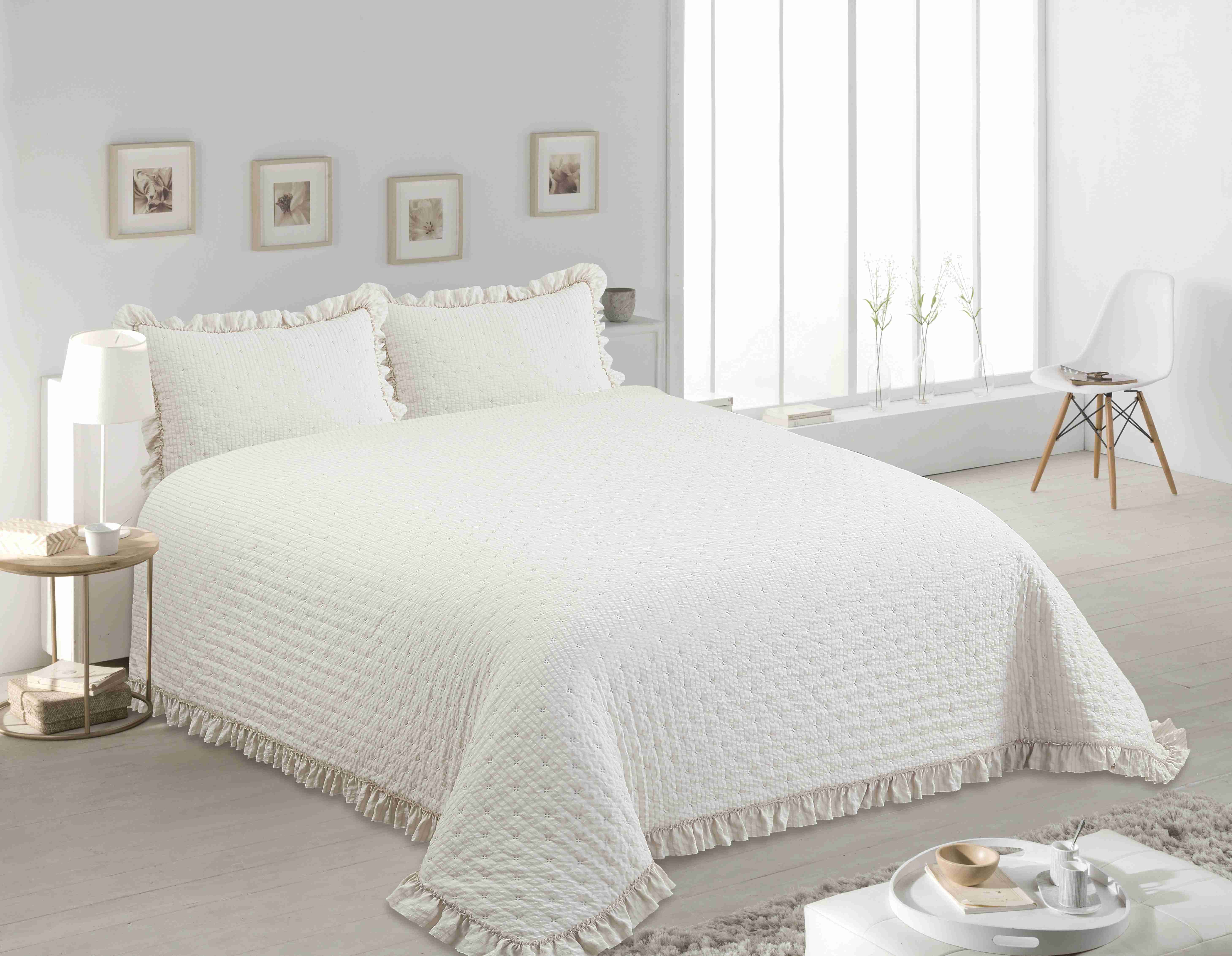 Seersucker Ultrasonic Quilt with Ruffle Edges