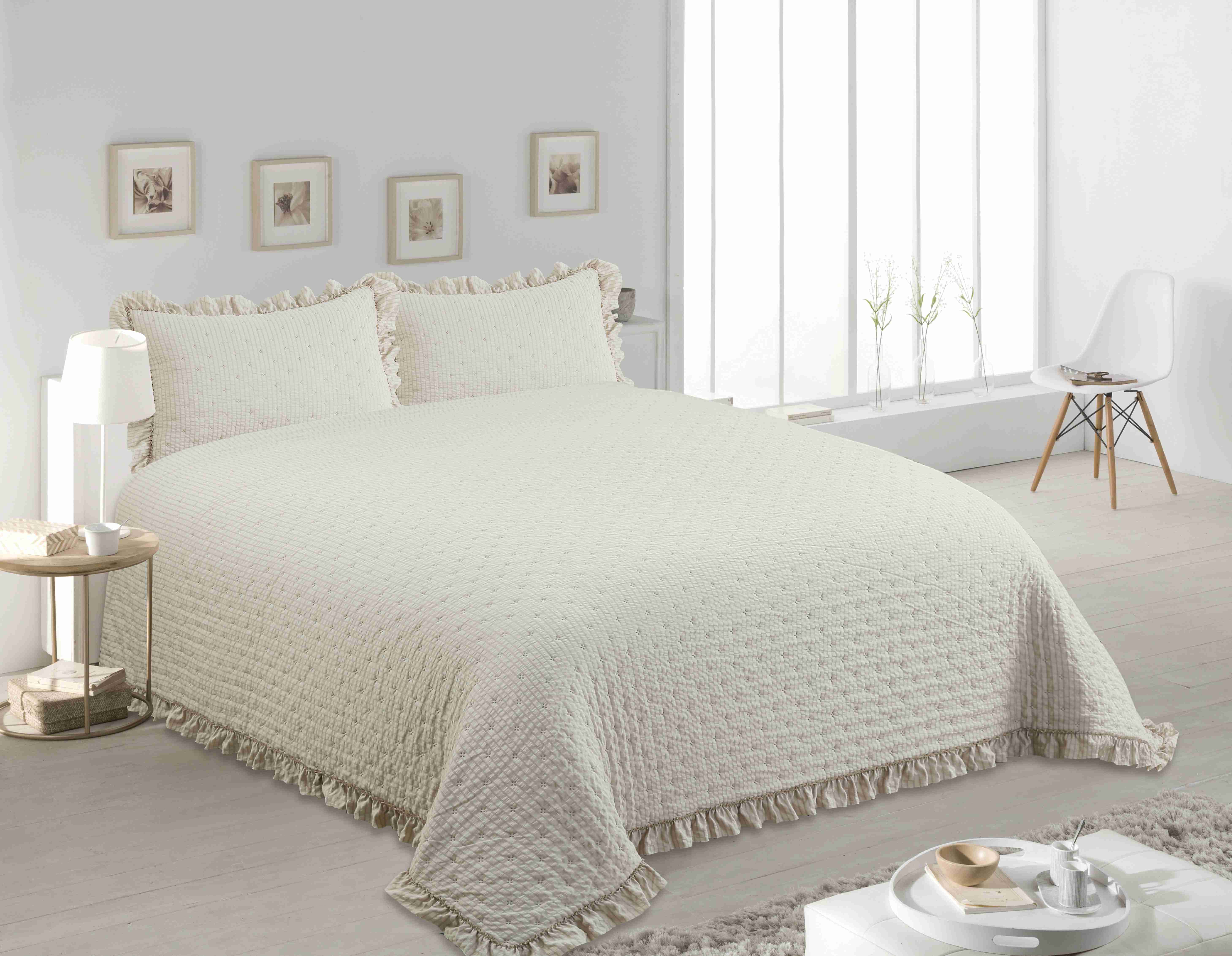 Seersucker Ultrasonic Quilt with Ruffle Edges